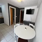 Leut Apartman Pisak