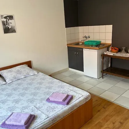 Leut Apartment Pisak